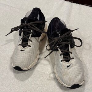 Nike Air Max Running / Athletic Shoes in black and white. Sz Women’s 9